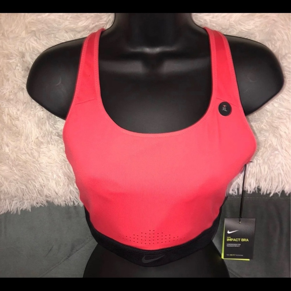 NWT NIKE STRAPPY BRA